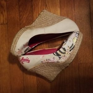 ED HARDY size 6 - 3" Espadrilles